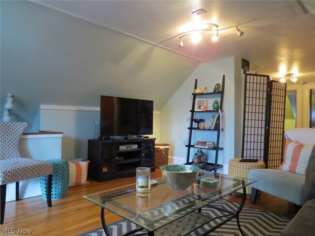 Building Photo - 13834 Clifton Blvd