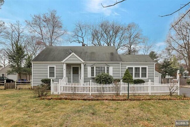Primary Photo - 240 Knickerbocker Rd