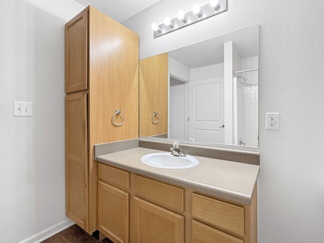 Building Photo - Luxe 1-Bedroom Haven: Serene Lakeside Living at Lakeshore Community