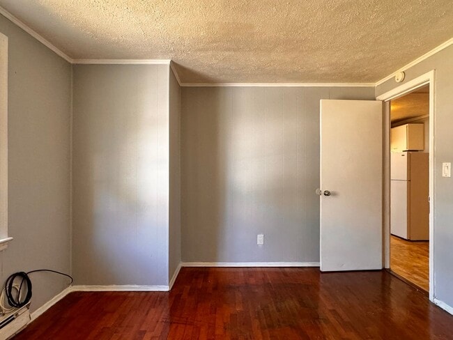 Building Photo - 1506 6th St SE