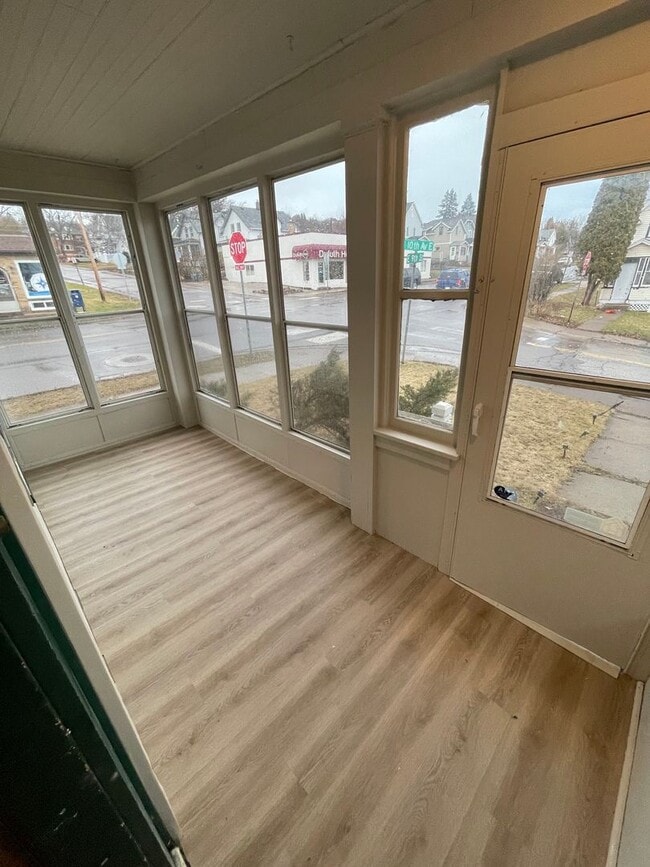 Building Photo - AVAILABLE Immediately! - Gorgeous 3 Bedroom 1 Bath Single Family Home!
