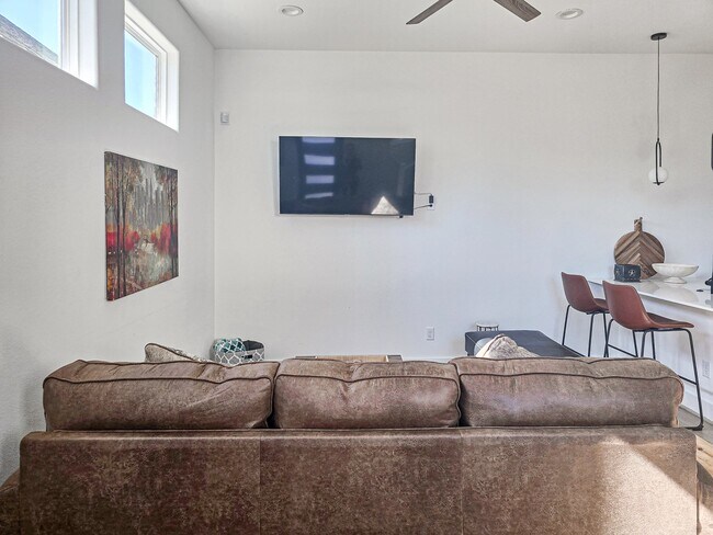 Building Photo - 203 Danna Ln