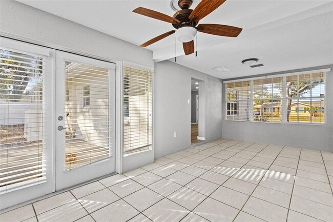 Building Photo - 2302 S Thixton Ct