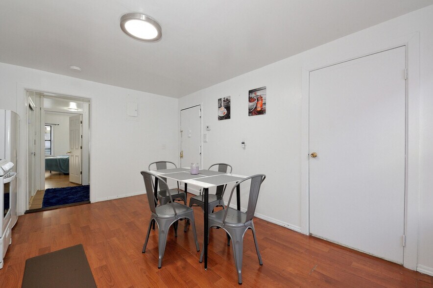 Building Photo - 370-378 8th Ave
