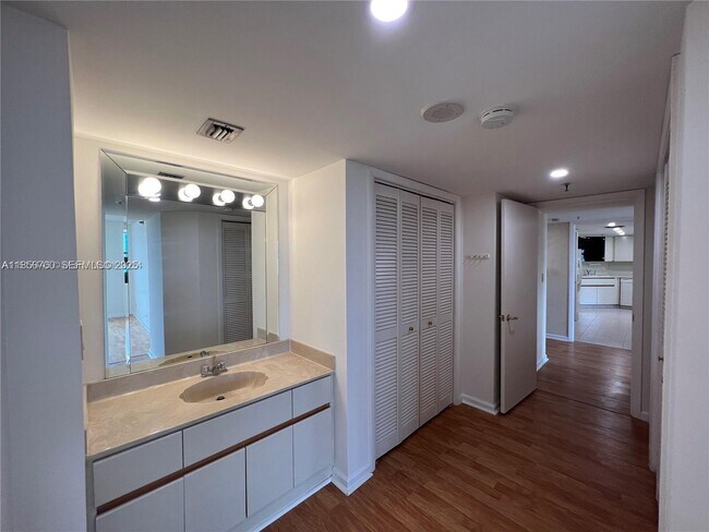 Building Photo - 300 Three Islands Boulevard