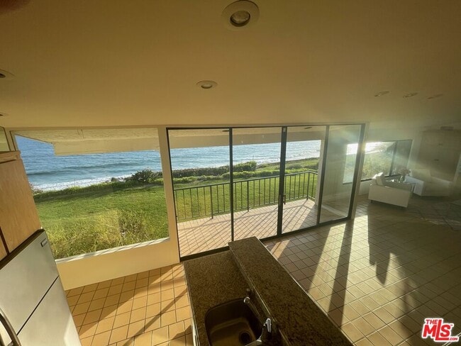 Building Photo - 6805 Shearwater Ln