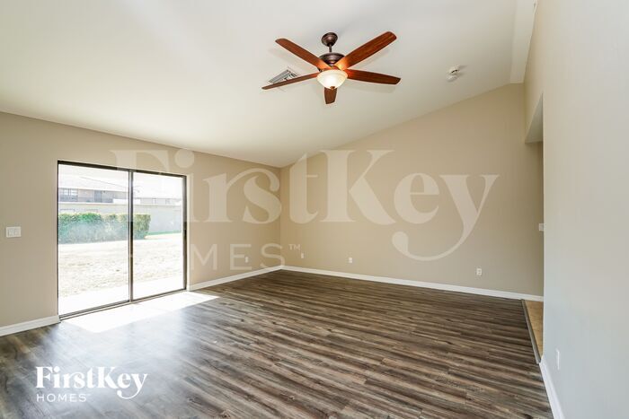 Building Photo - 2203 SW 11th Ct