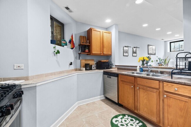 Building Photo - 4755 Malden St