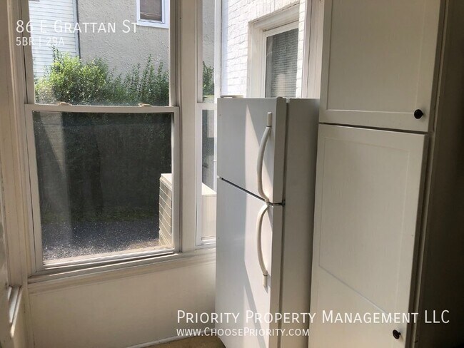 Building Photo - 86 E Grattan St