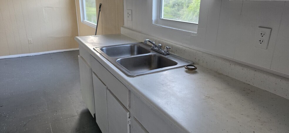 Building Photo - 122 Hill Ct
