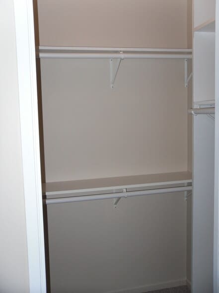 walk in closet - 7304 Forbes Ave