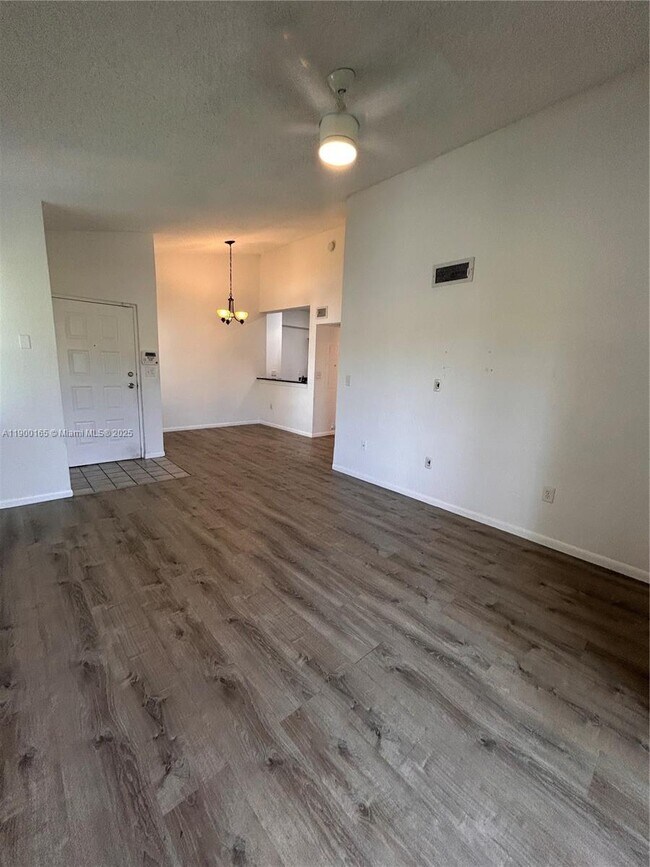 Building Photo - 2841 N Oakland Forest Dr