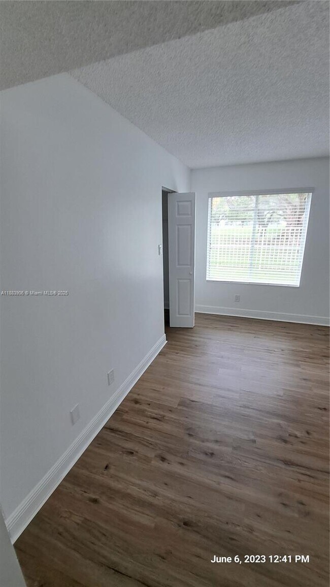 Building Photo - 15770 SW 106th Terrace