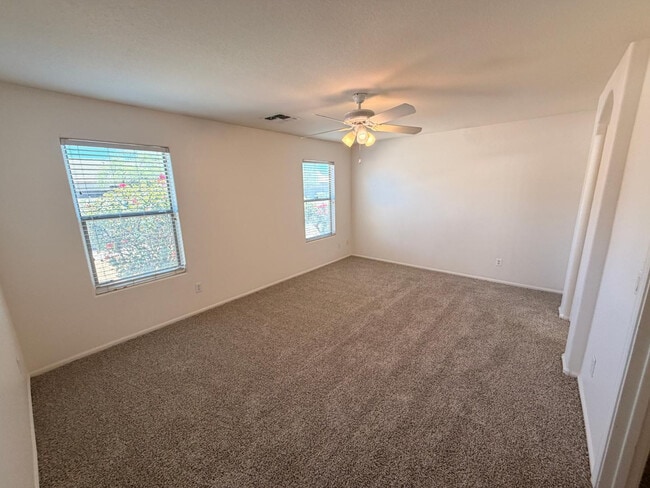 Building Photo - 602 N 166th Ln