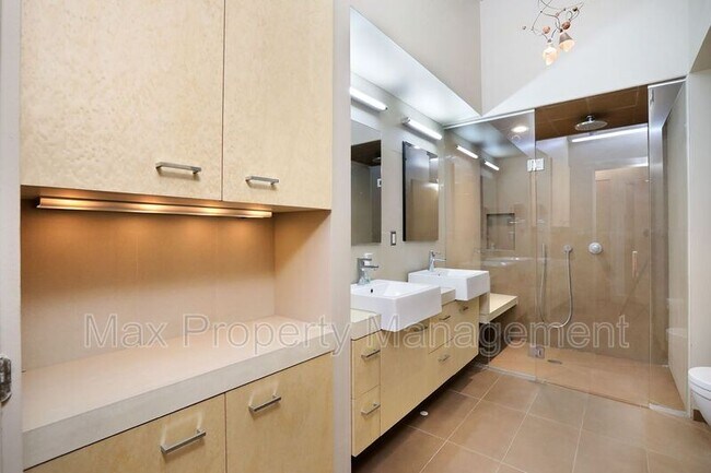 Building Photo - 309 E 5th St