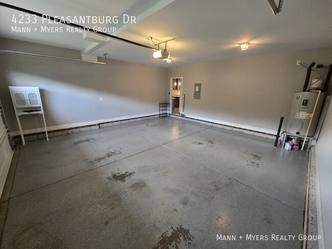 Building Photo - 4233 Pleasantburg Dr