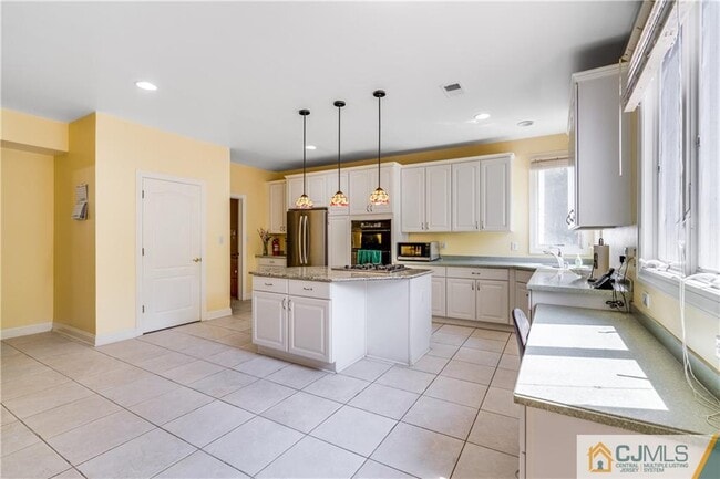 Building Photo - 35 Old Mill Rd