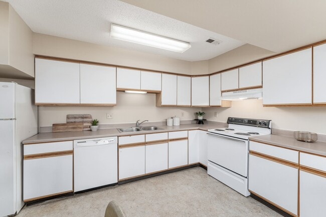 Building Photo - Eastpointe Townhomes