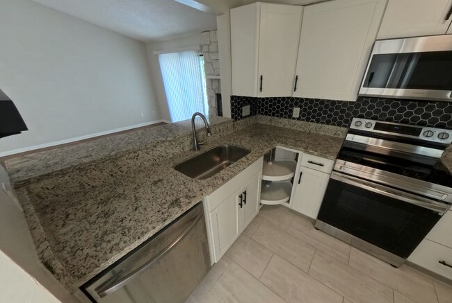 Building Photo - "Charming 3-Bedroom Retreat on Daisy Lane – Your Cozy Jacksonville Sanctuary!"