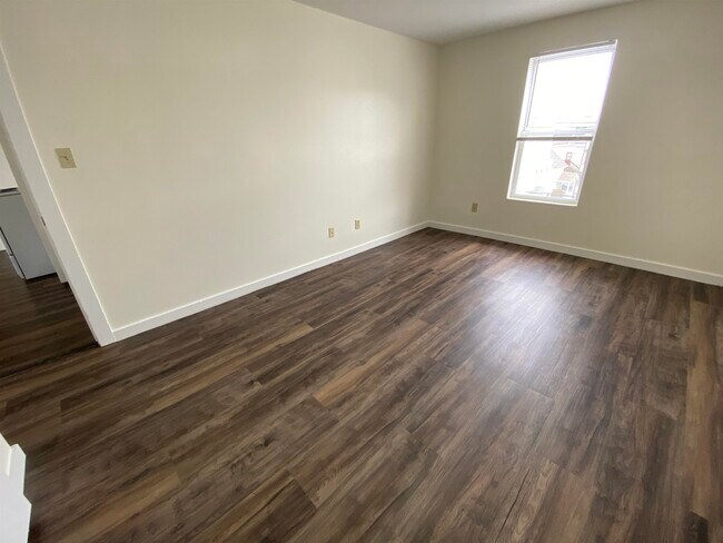 Building Photo - 143 Second St