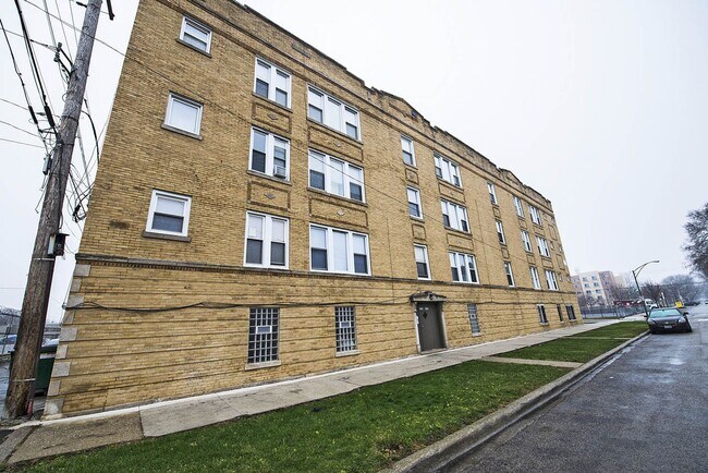 Building Photo - 1115 S Karlov Ave