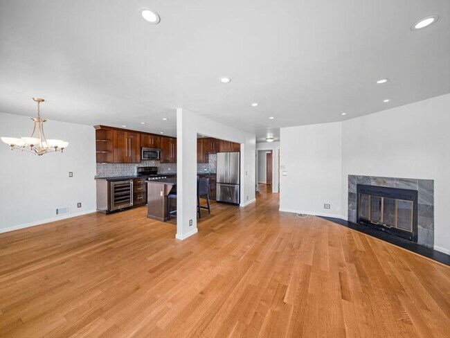 Building Photo - COMING SOON! Single Family Home in Sunny Bernal Heights - 4 br/3 ba - 2 Car Parking - Great Views...