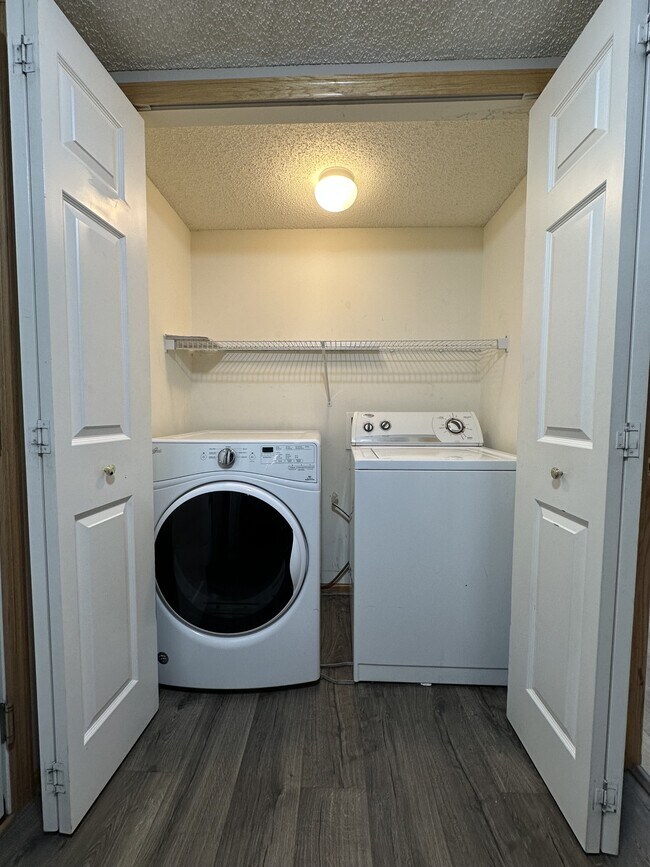 Building Photo - 405 Village Pkwy