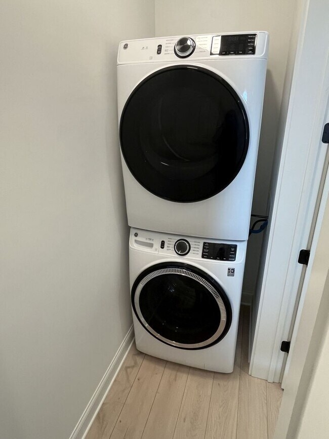 Building Photo - Brand New Corner Unit 2 Bed Condo in Corne...