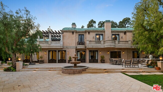 Building Photo - 1021 N Crescent Dr