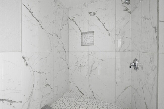 Building Photo - 233 7th Ct