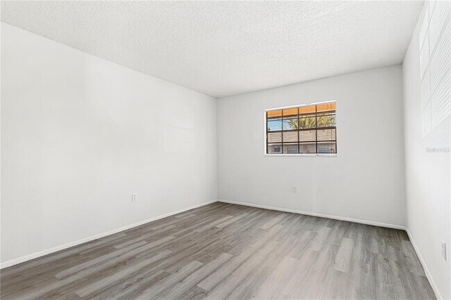 Building Photo - 13250 Ridge Rd S