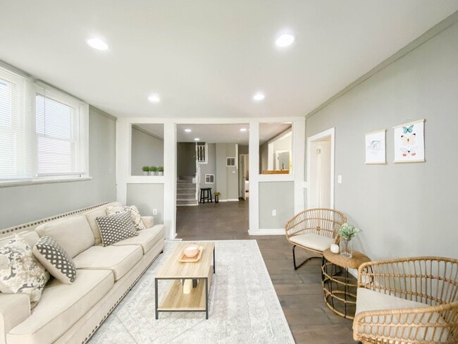 Building Photo - Beautiful 3 Bedroom Home!