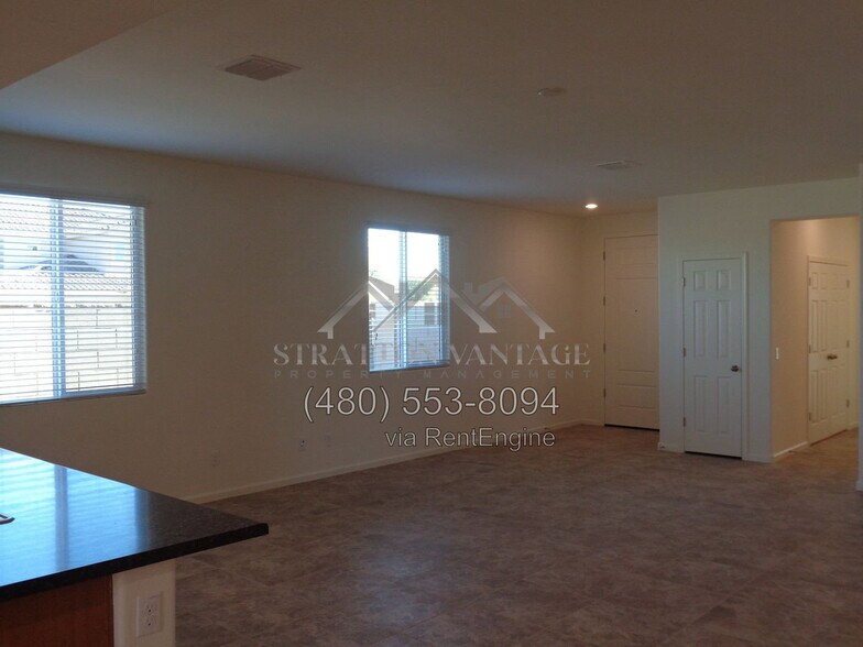 Building Photo - 13004 W Fleetwood Ln
