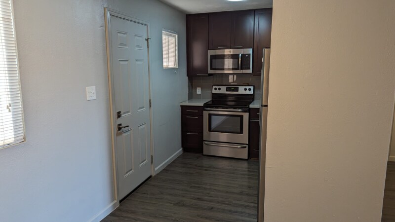 Building Photo - 2326 E Pinchot Ave