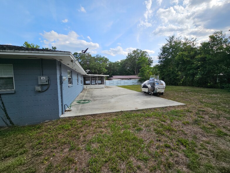 Building Photo - 1704 NW 39th Terrace