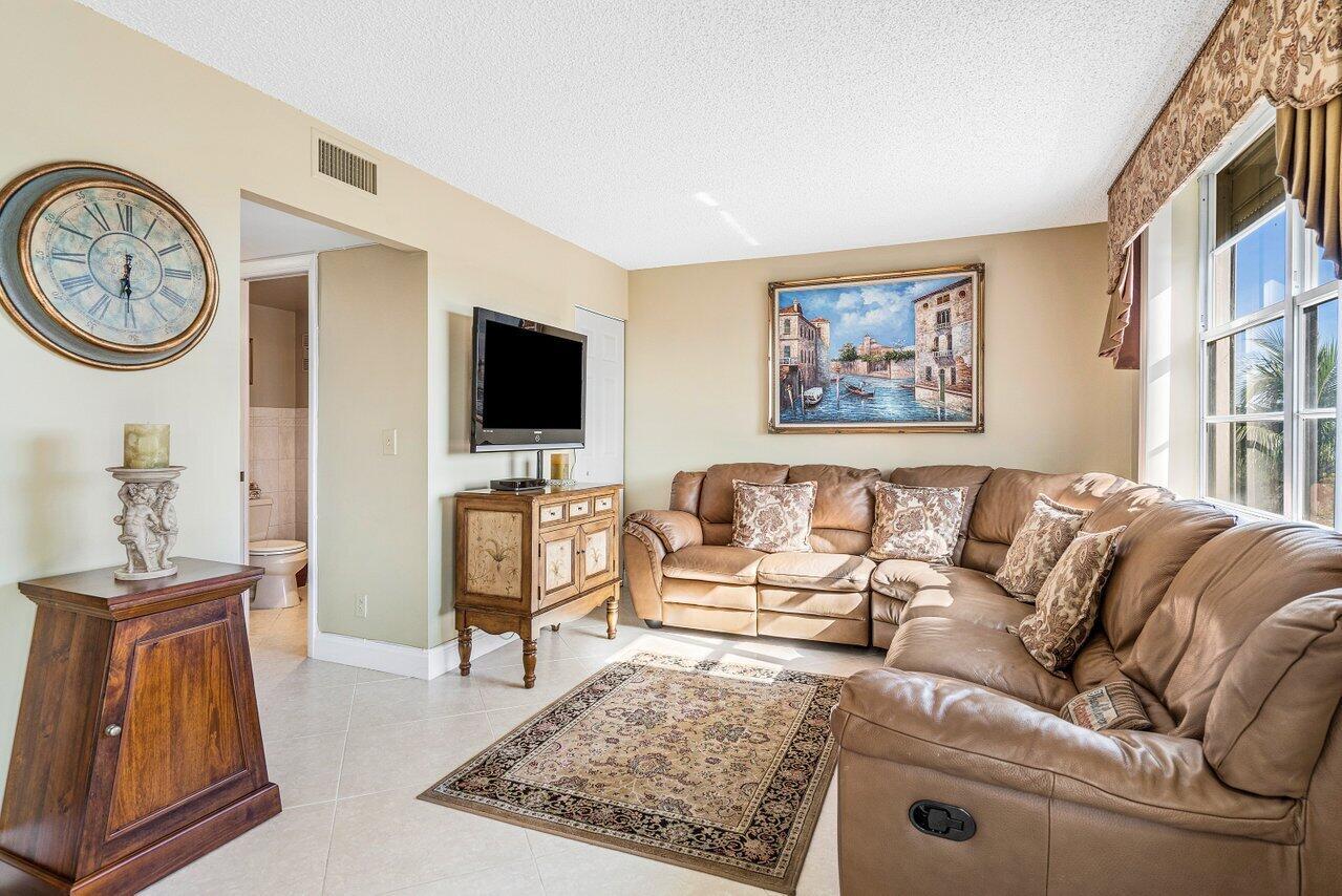 Den - 6200 NW 2nd Ave