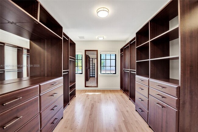 Building Photo - 2035 NE 31st Ave