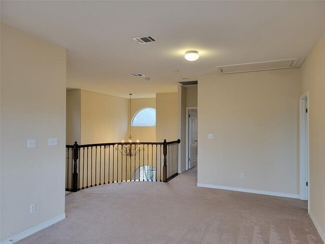 Building Photo - 404 Golf Crest Ln