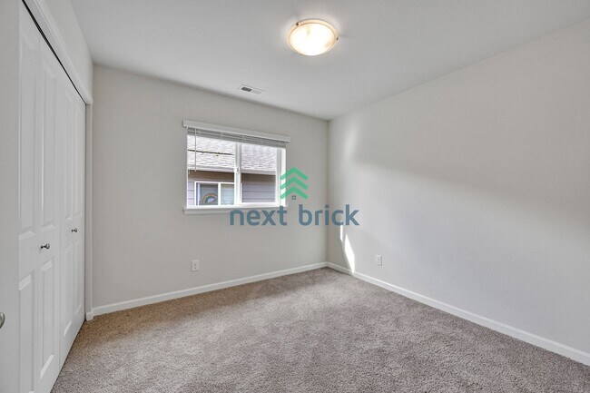 Building Photo - Bothell 5BR 3Bath-on a quiet neighborhood with smart upgrades + EV charging