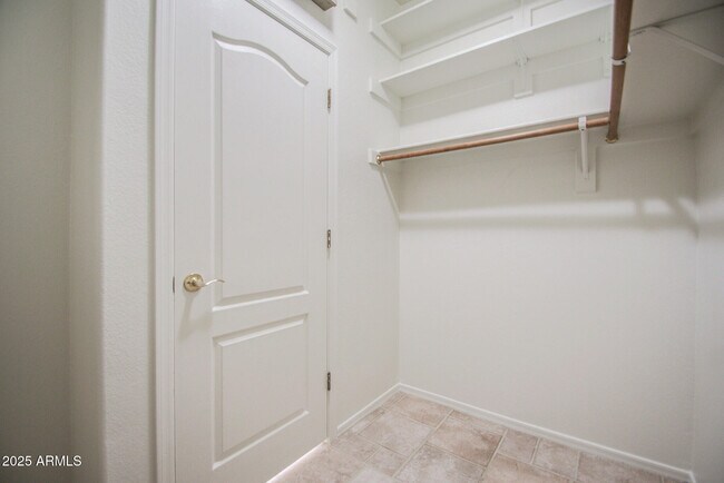 Building Photo - 1634 W Windsong Dr