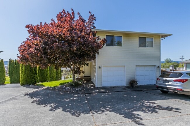 Building Photo - Wonderful Townhome in Browns Point with VI...