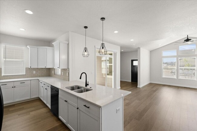Building Photo - Spacious 4-Bedroom Home with Modern Comforts