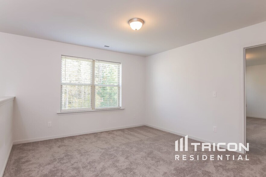 Building Photo - 281 Yadkin St