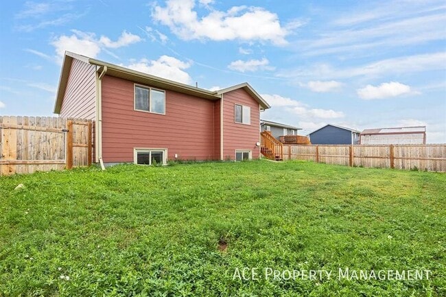 Building Photo - 513 Pride Ct