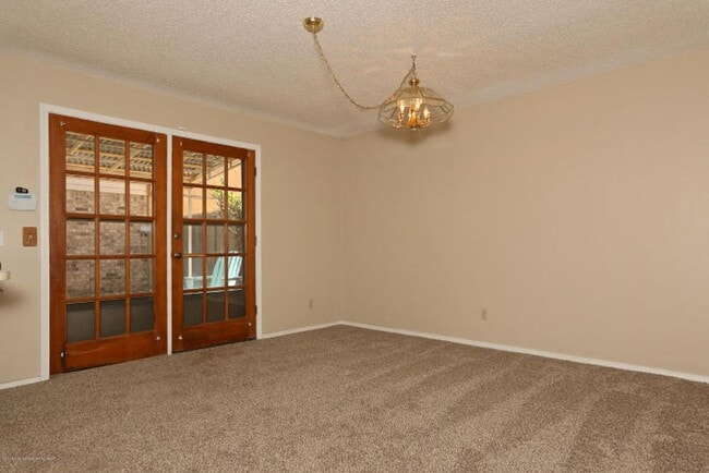 Building Photo - 2 bed, 2.5 bath townhome