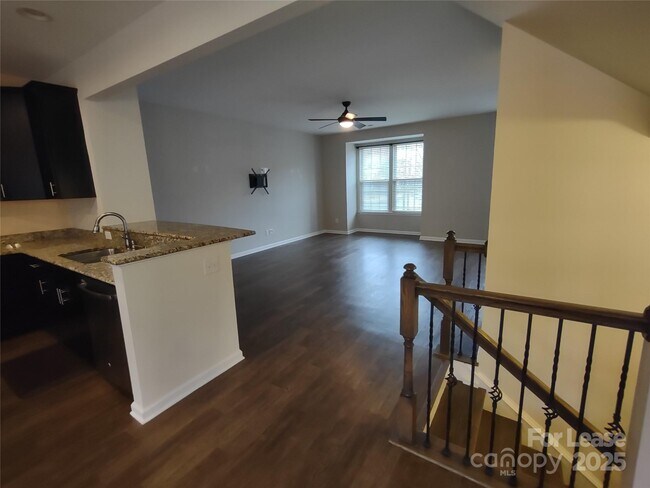 Building Photo - 4068 Zilker Park Dr