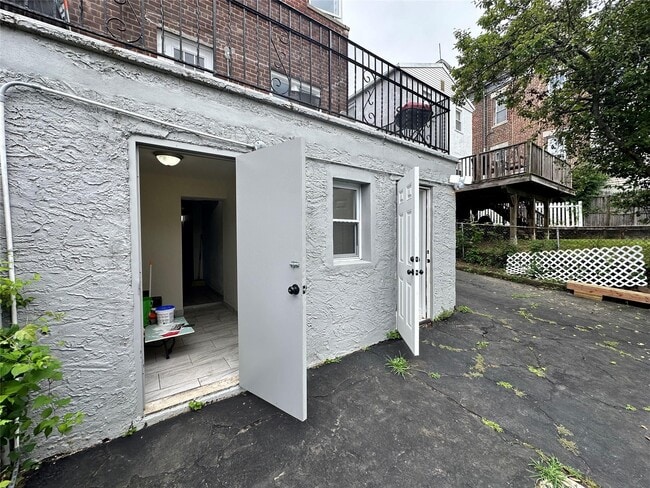 Building Photo - 216 1st St