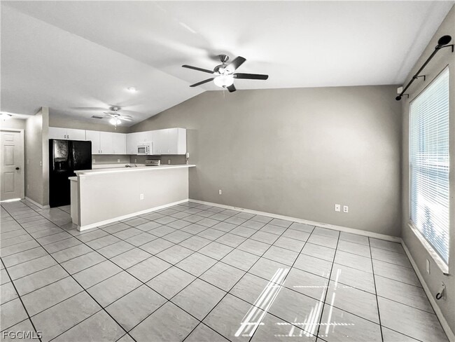 Building Photo - 1215 SE 8th Ave