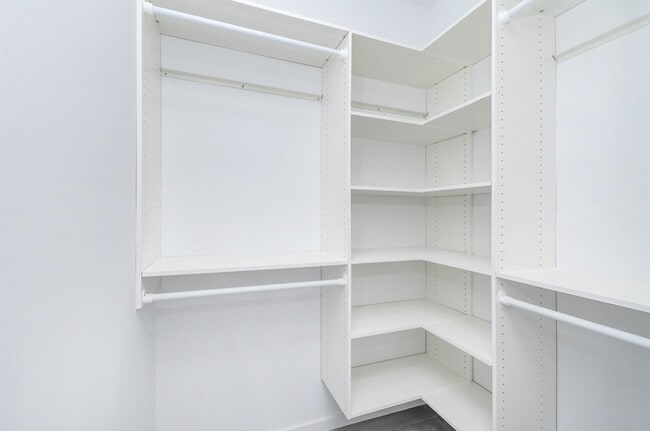 Building Photo - 3264 Bird Ave