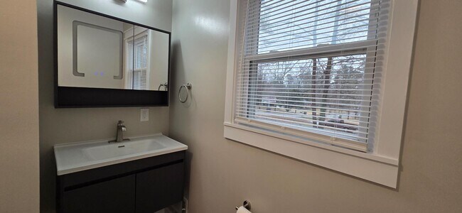 Building Photo - 403 Leola Dr